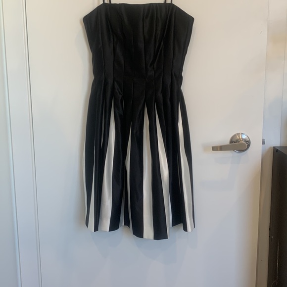 BCBGMAXAZRIA Sleeveless Pleated Dress - Picture 2 of 12